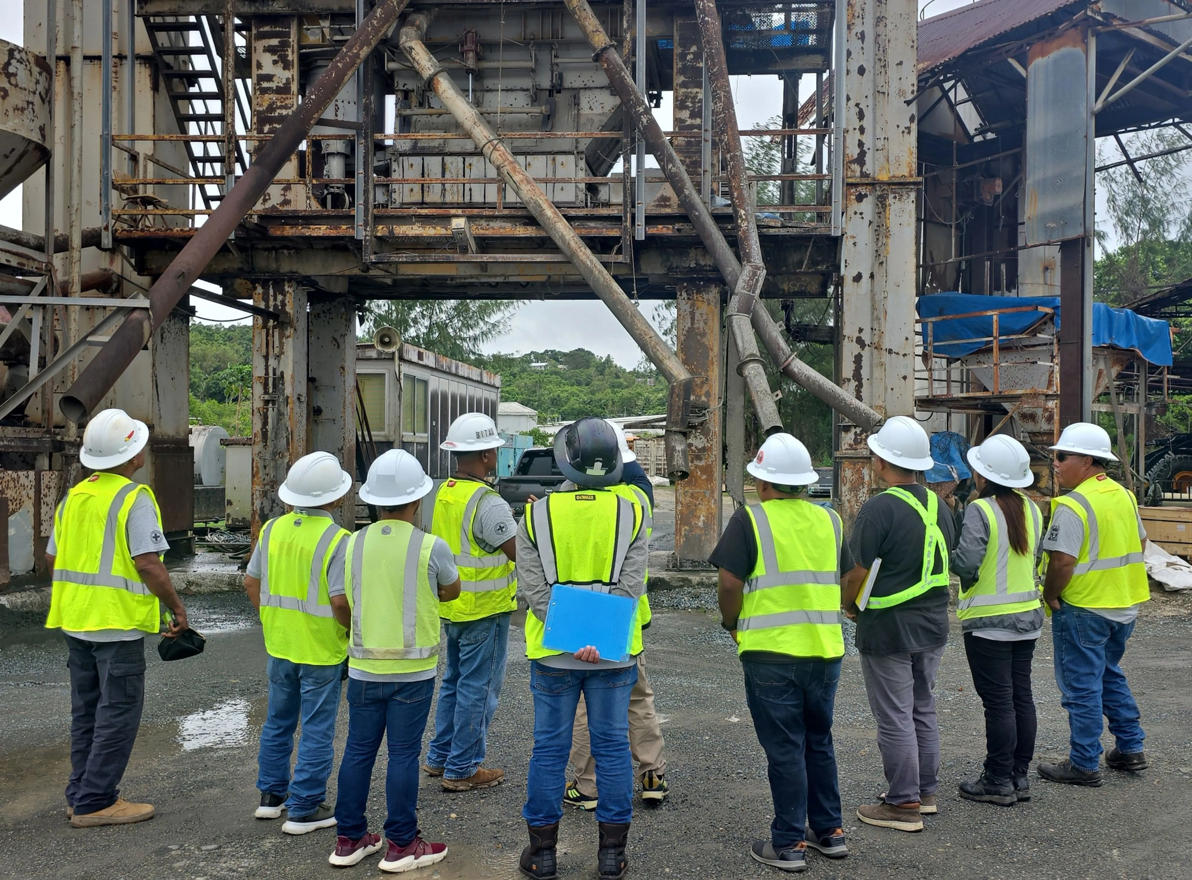 KHLG team coordinating construction activities on site